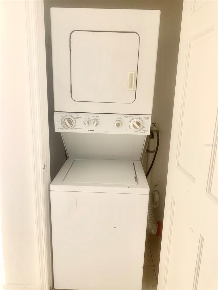 Colonial Twnhs Condo Apt Ph 01 - Residential