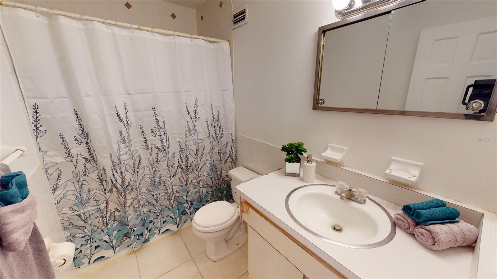 Colonial Twnhs Condo Apt Ph 01 - Residential