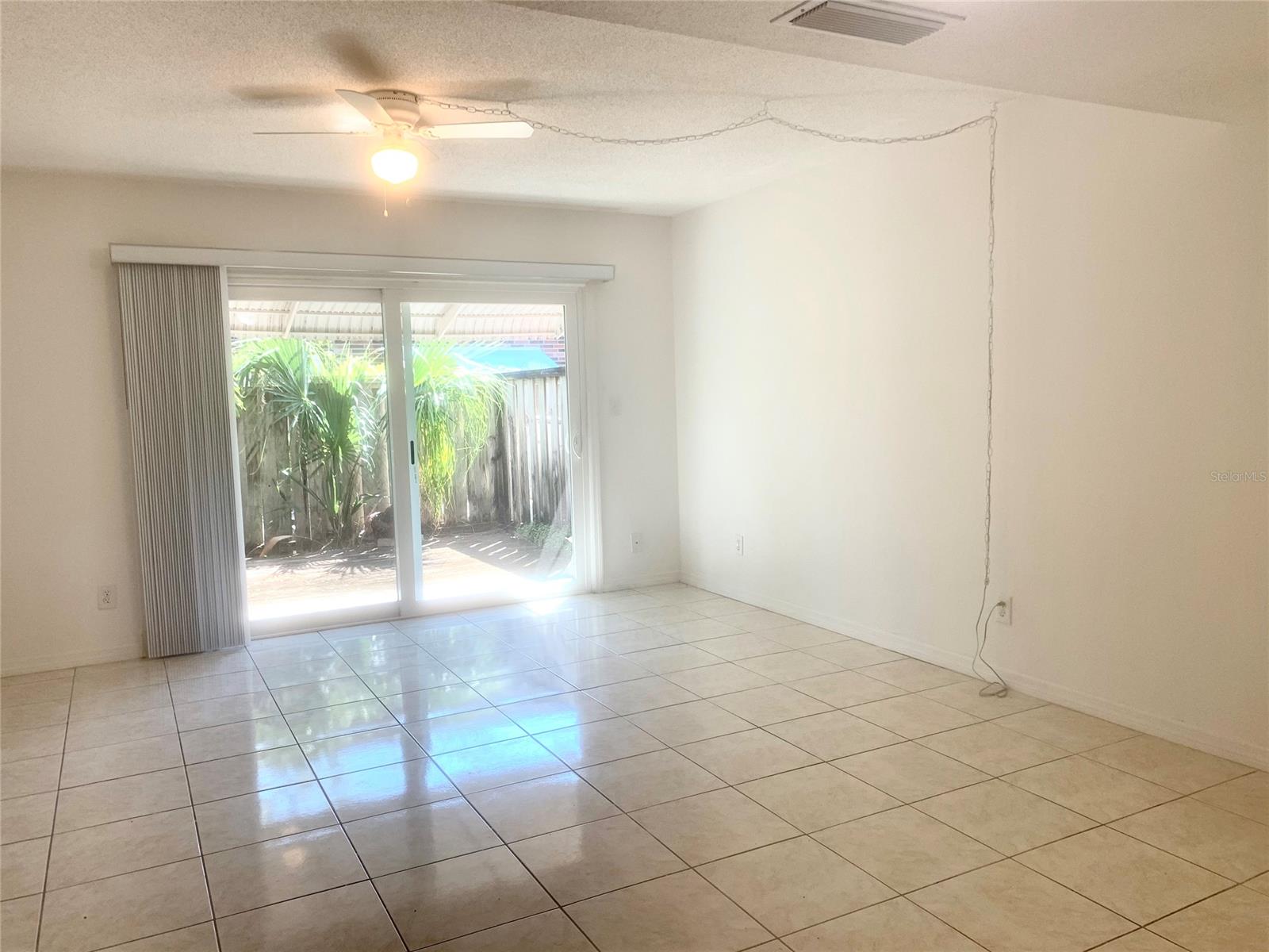 Colonial Twnhs Condo Apt Ph 01 - Residential