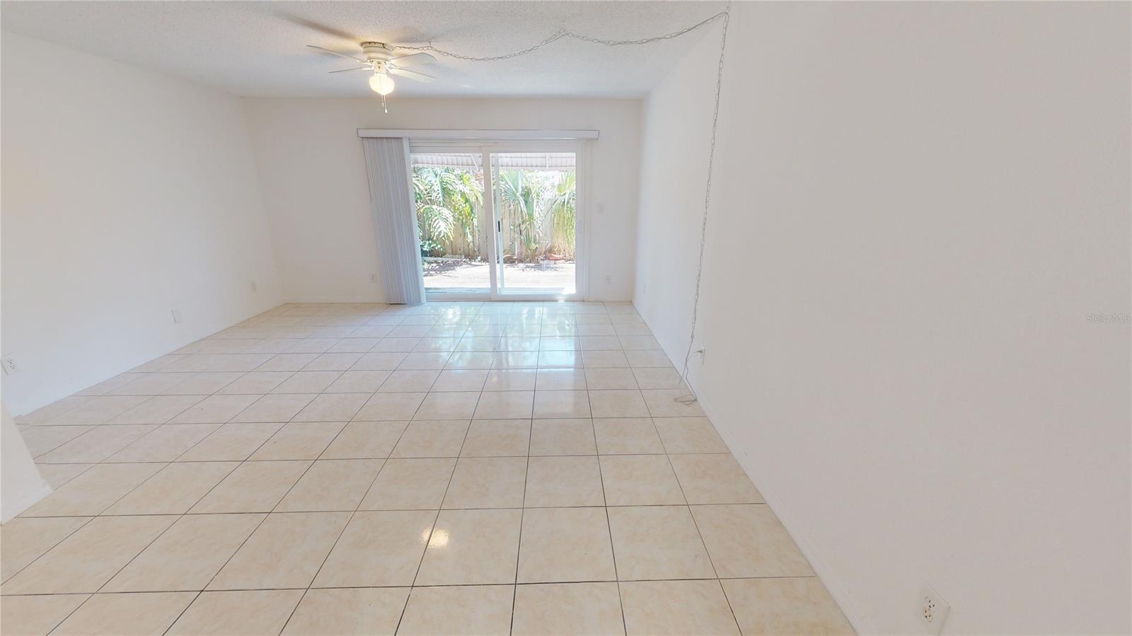 Colonial Twnhs Condo Apt Ph 01 - Residential