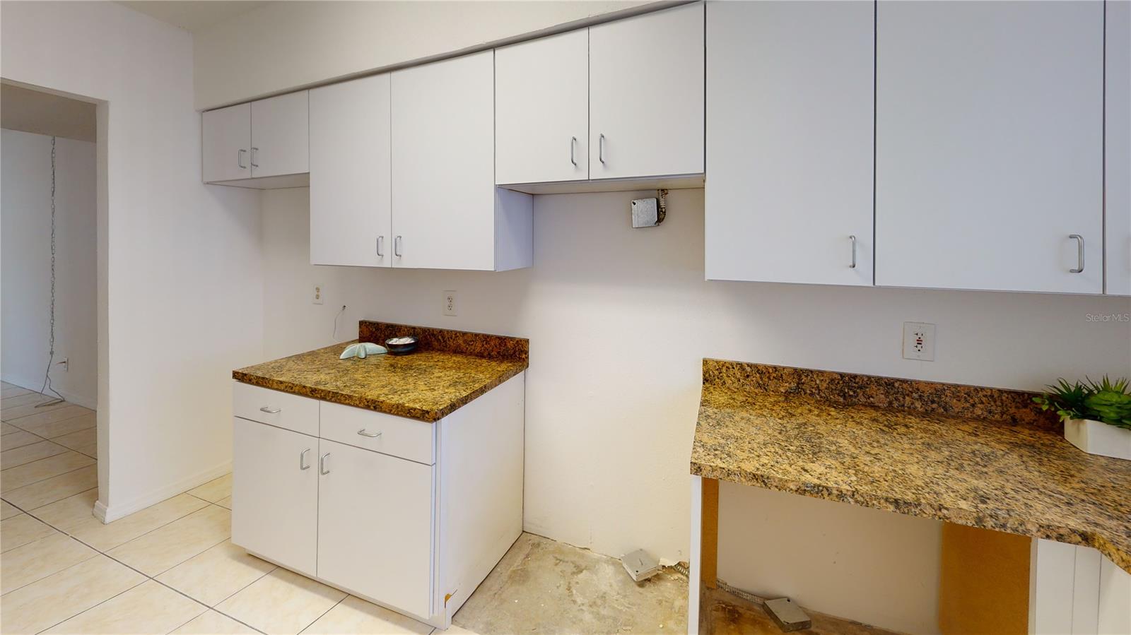 Colonial Twnhs Condo Apt Ph 01 - Residential