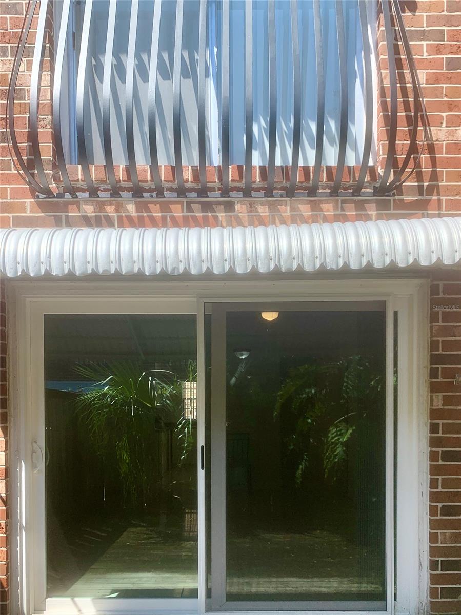 Colonial Twnhs Condo Apt Ph 01 - Residential