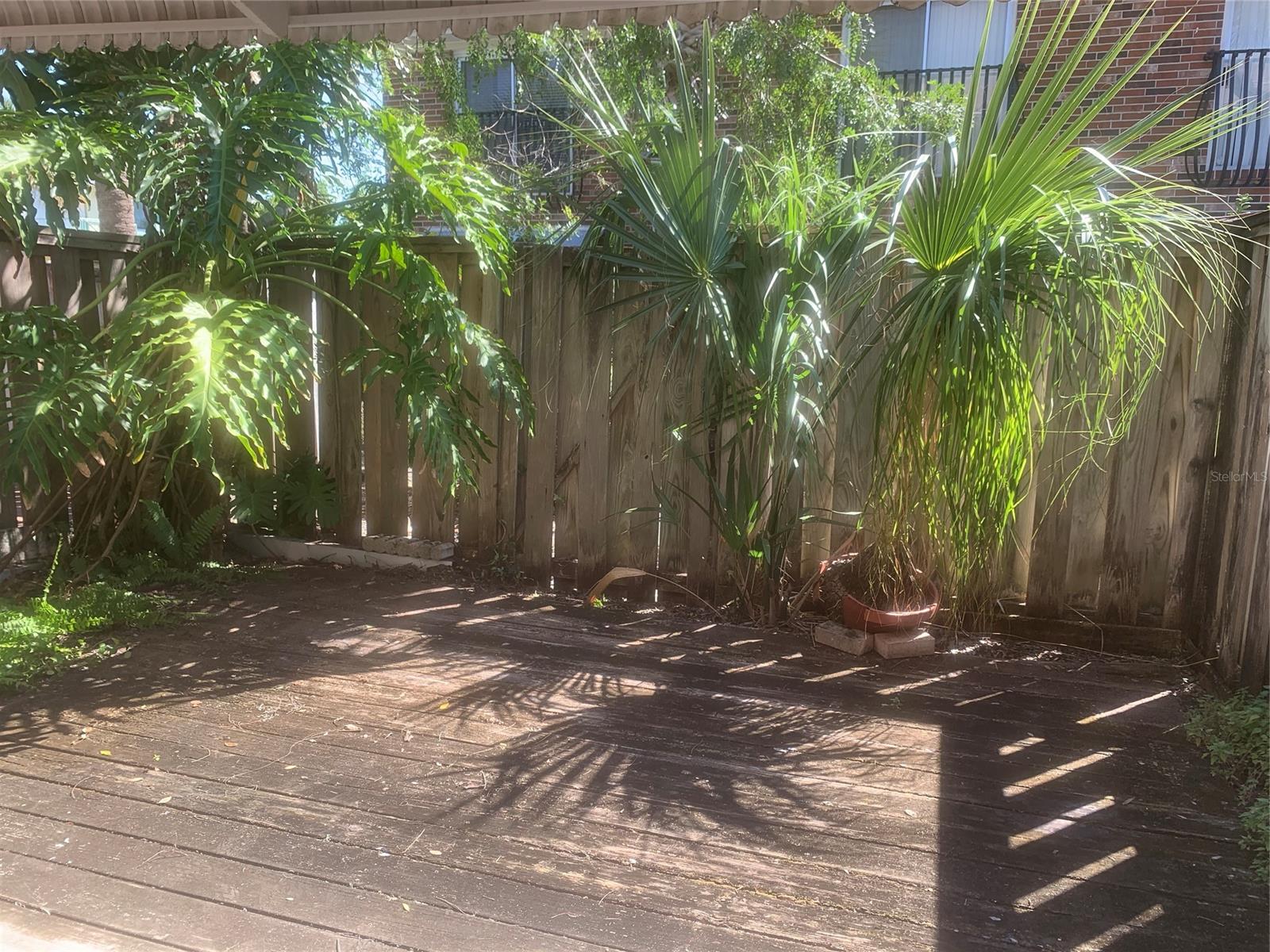 Colonial Twnhs Condo Apt Ph 01 - Residential