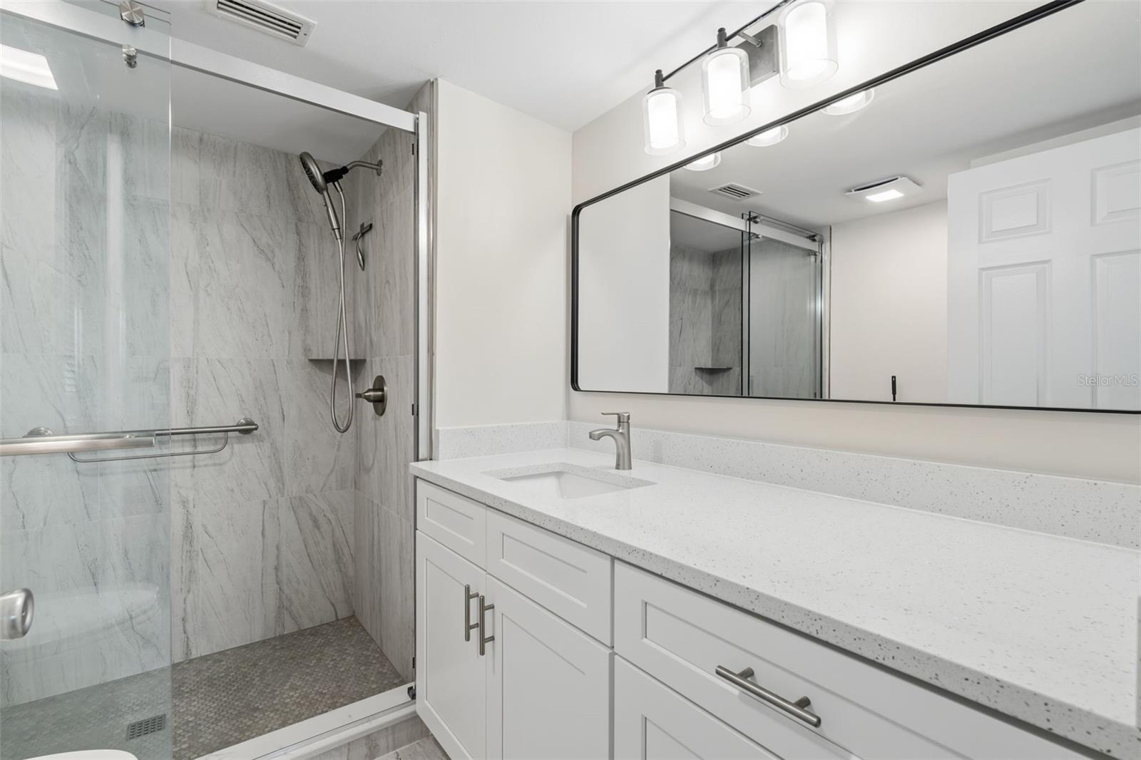 LAKES EDGE PH 05 - Residential