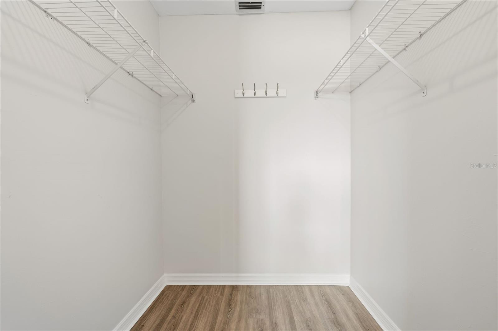 LAKES EDGE PH 05 - Residential