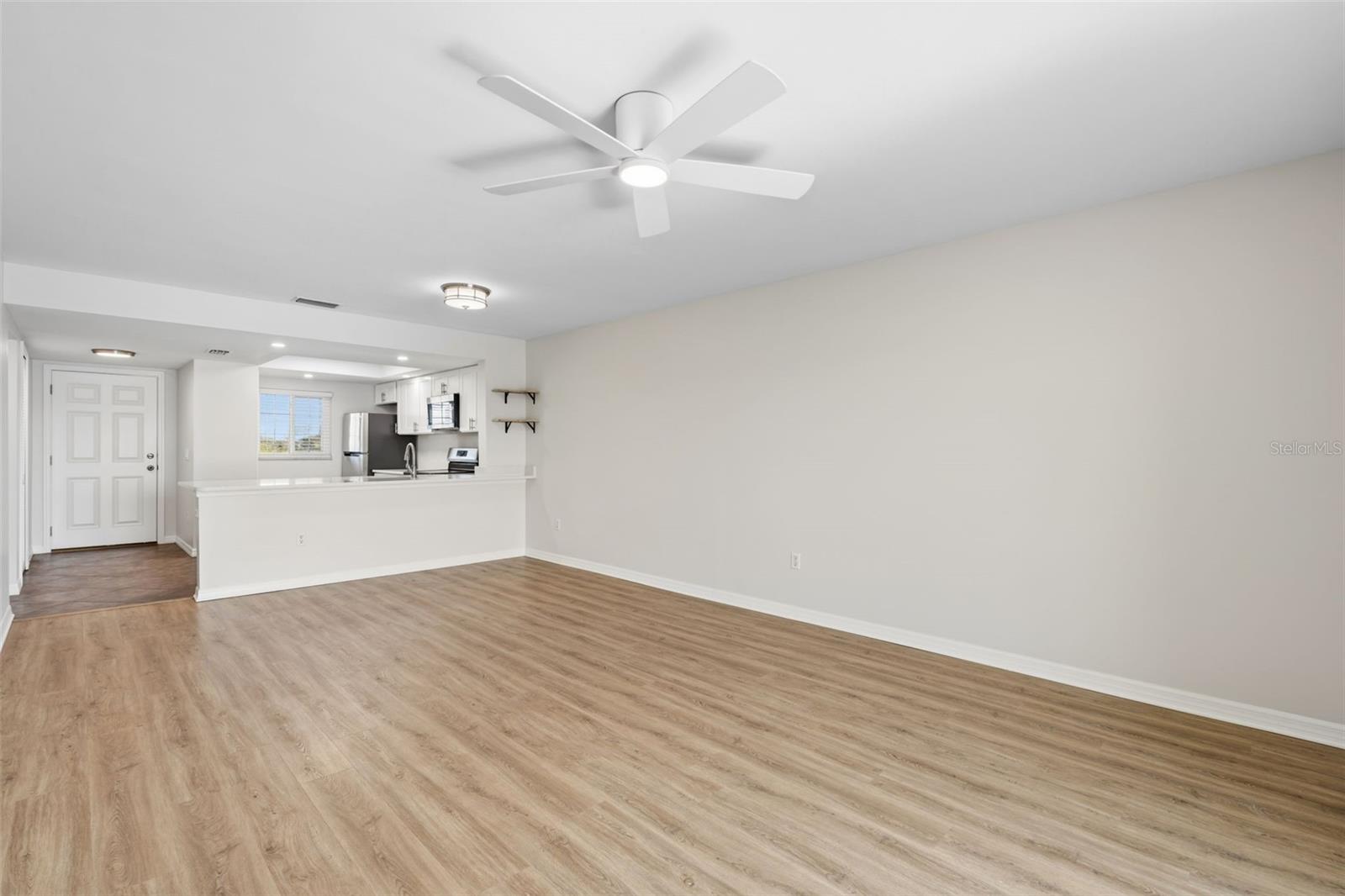 LAKES EDGE PH 05 - Residential