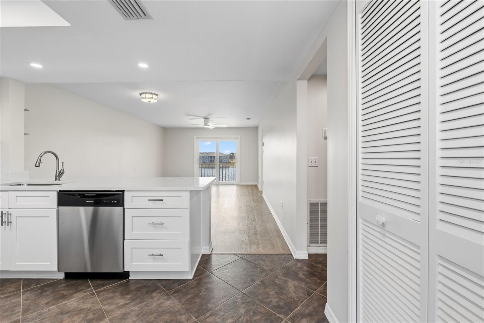 LAKES EDGE PH 05 - Residential