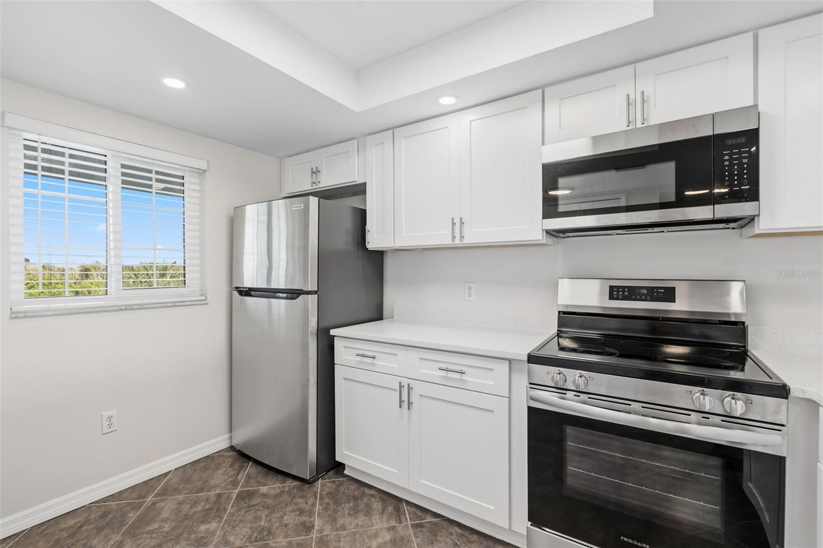 LAKES EDGE PH 05 - Residential