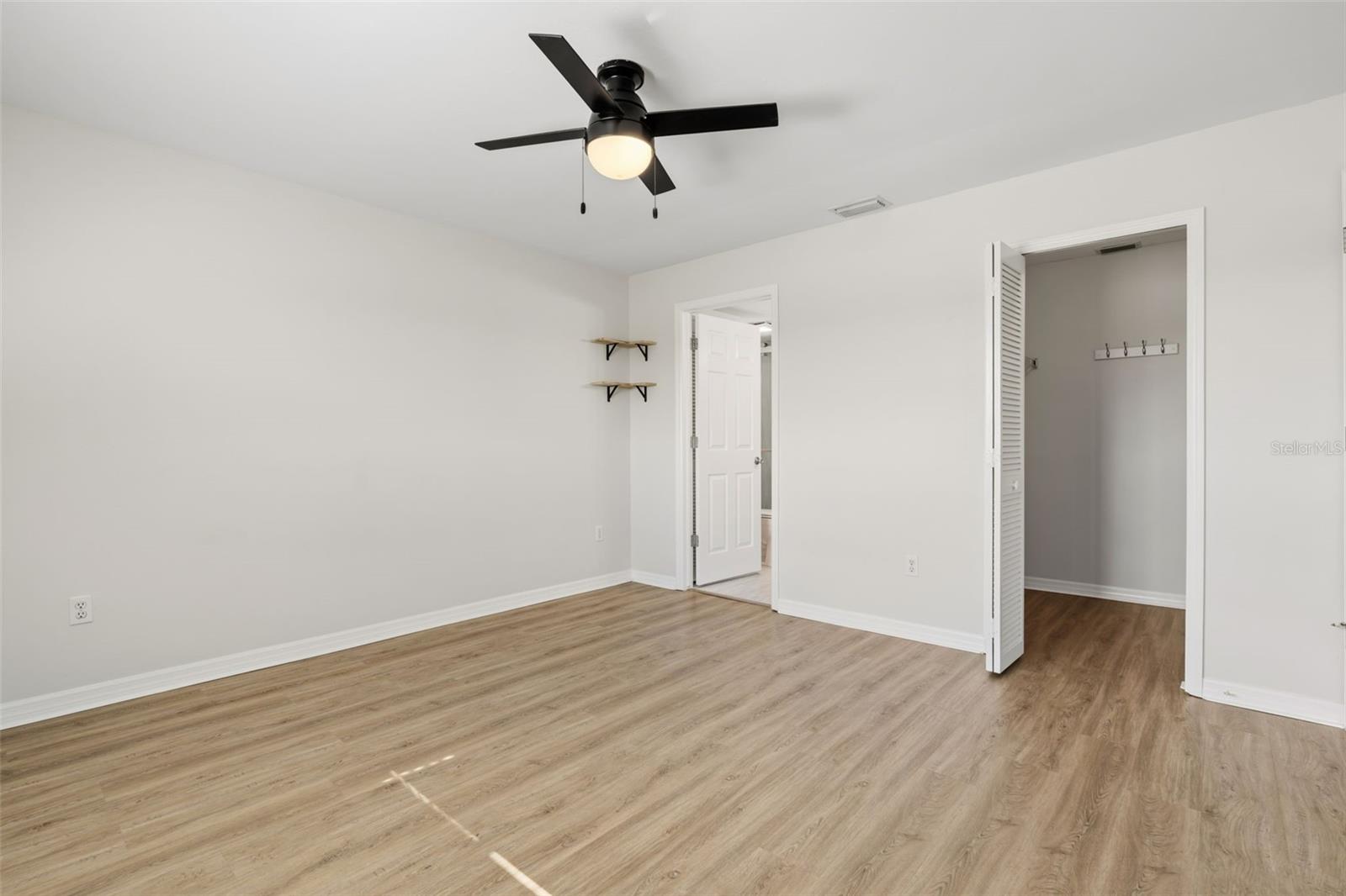 LAKES EDGE PH 05 - Residential