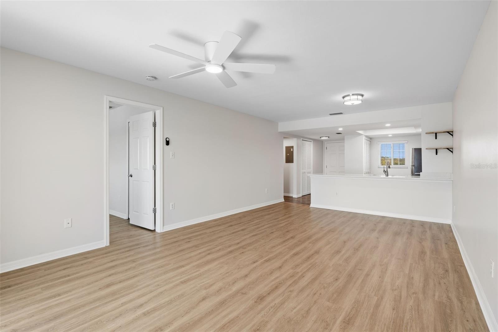 LAKES EDGE PH 05 - Residential