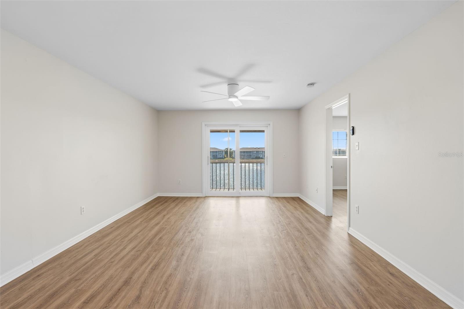 LAKES EDGE PH 05 - Residential