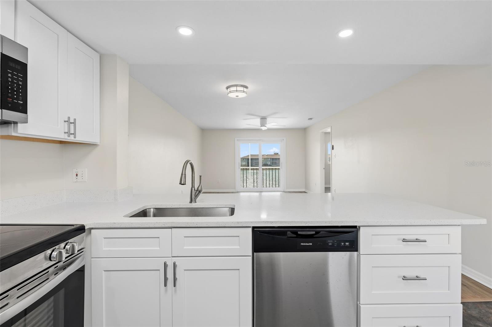 LAKES EDGE PH 05 - Residential