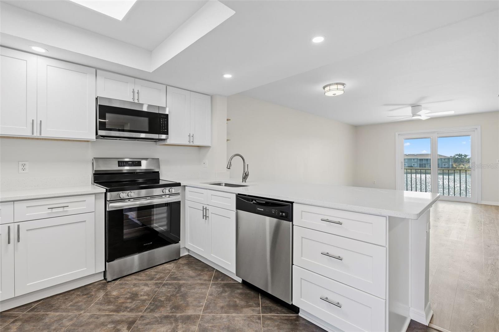 LAKES EDGE PH 05 - Residential