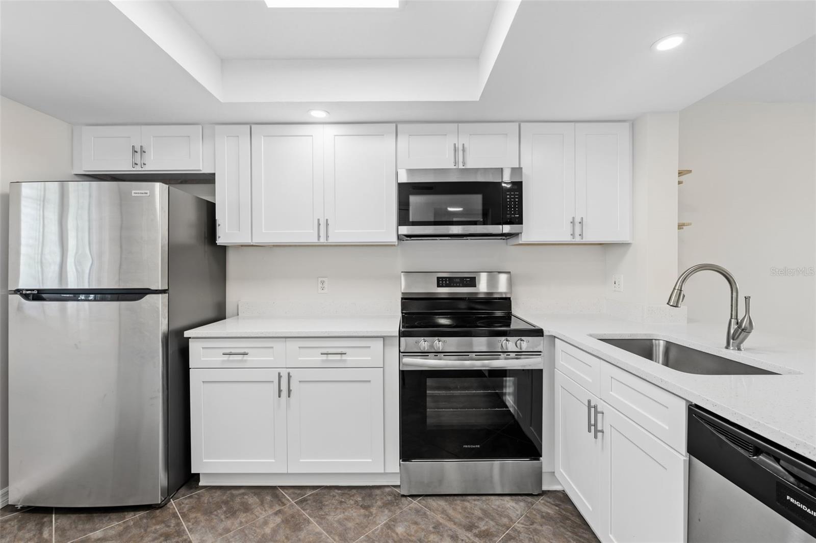 LAKES EDGE PH 05 - Residential