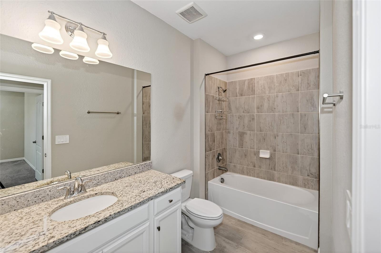 ARBOR GRANDE - Residential Lease