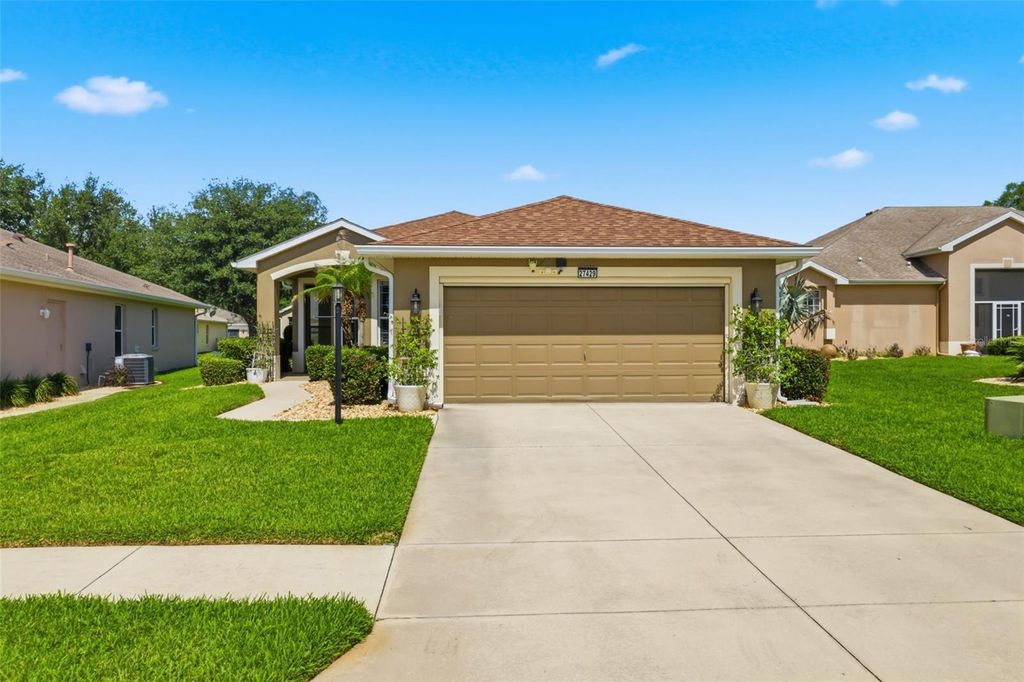 Photo of 27429 Desert Rose Court, Leesburg, FL 34748 (MLS # G5113092)