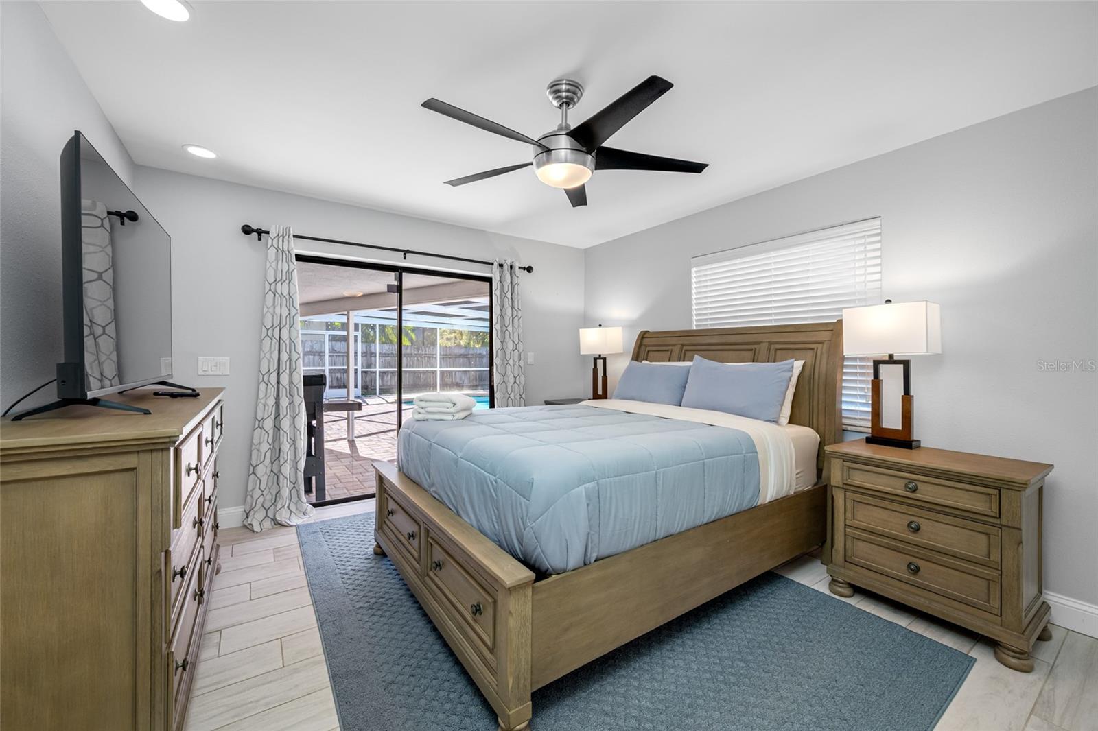 DEL ROBLES - Residential