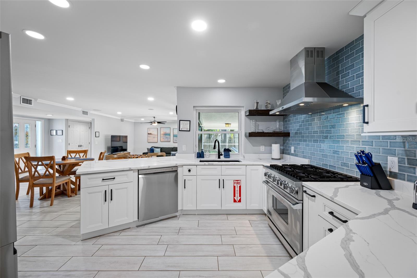 DEL ROBLES - Residential