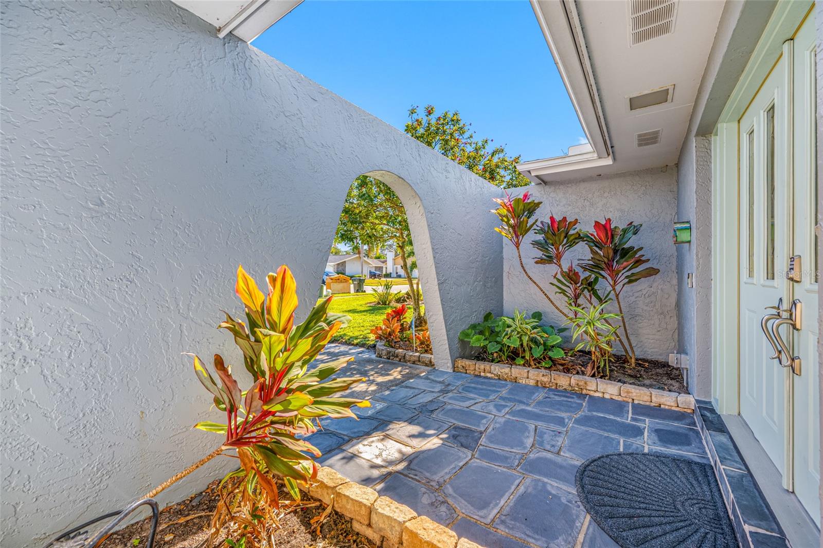 DEL ROBLES - Residential