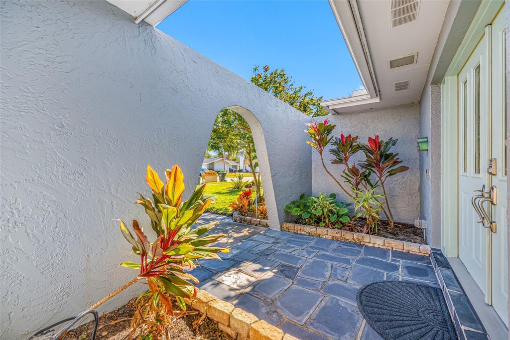 Photo of 1862 Del Robles Drive, Clearwater, FL 33764 (MLS # A4676675)