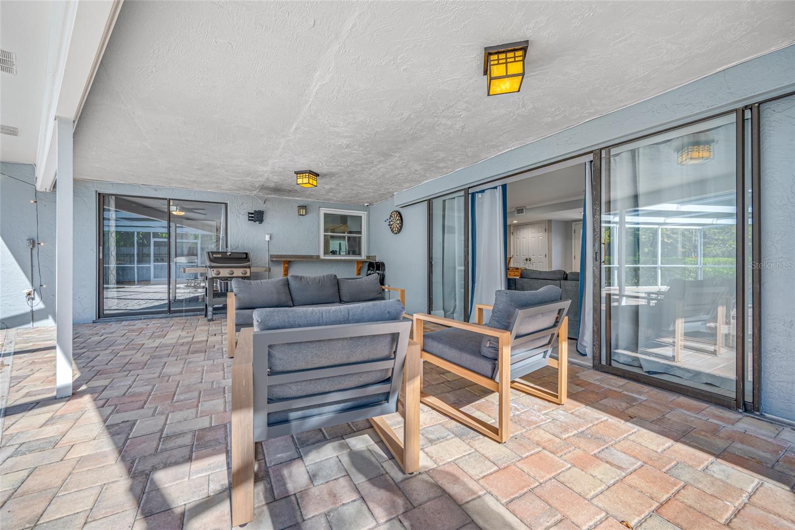 DEL ROBLES - Residential