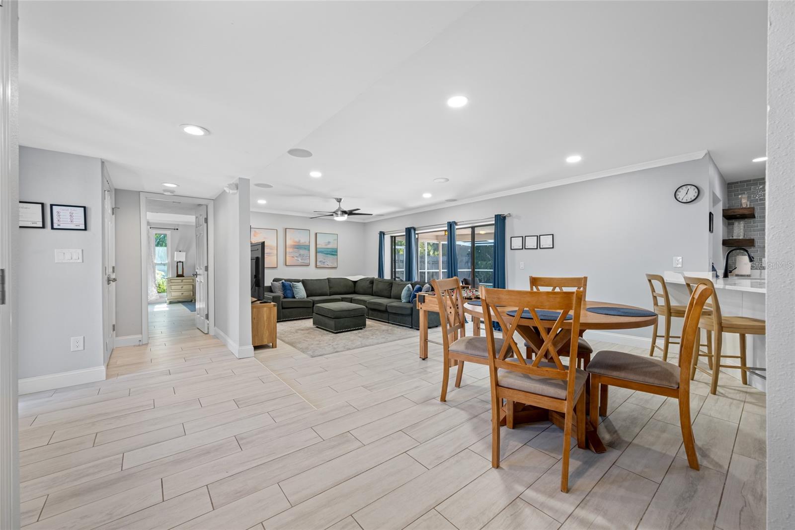 DEL ROBLES - Residential