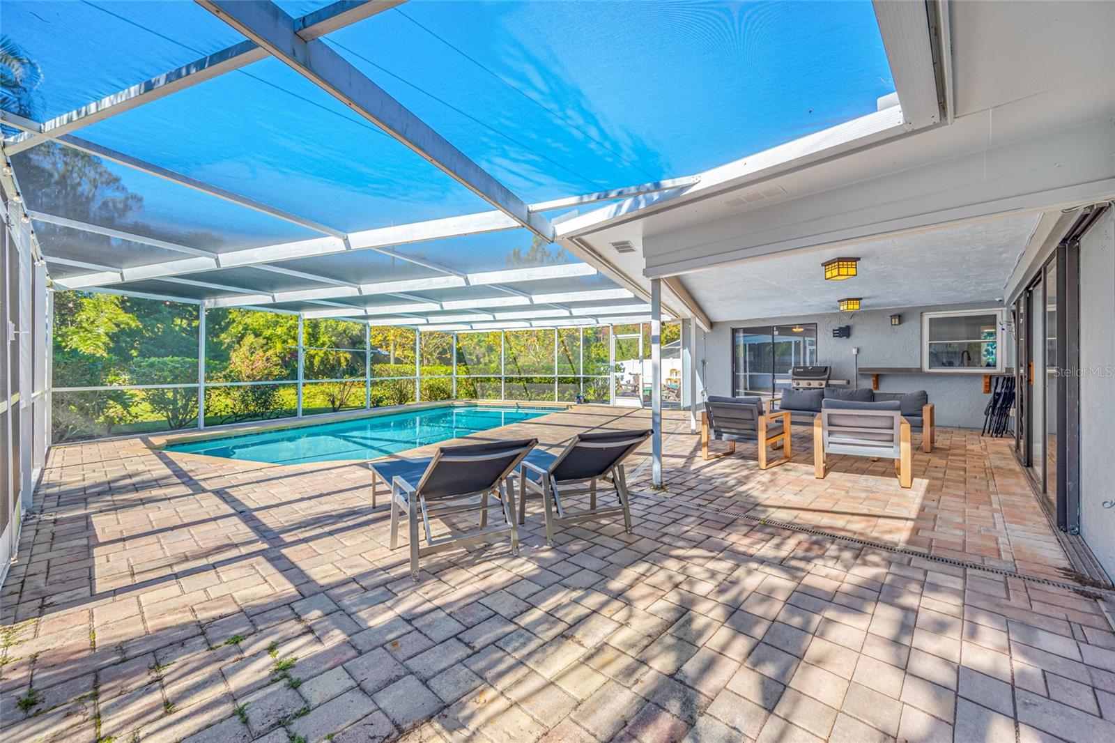 DEL ROBLES - Residential