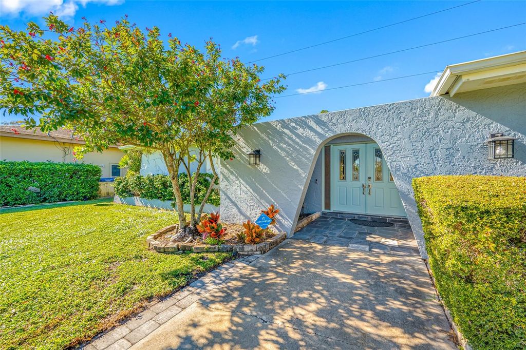 Photo of 1862 Del Robles Drive, Clearwater, FL 33764 (MLS # A4676675)