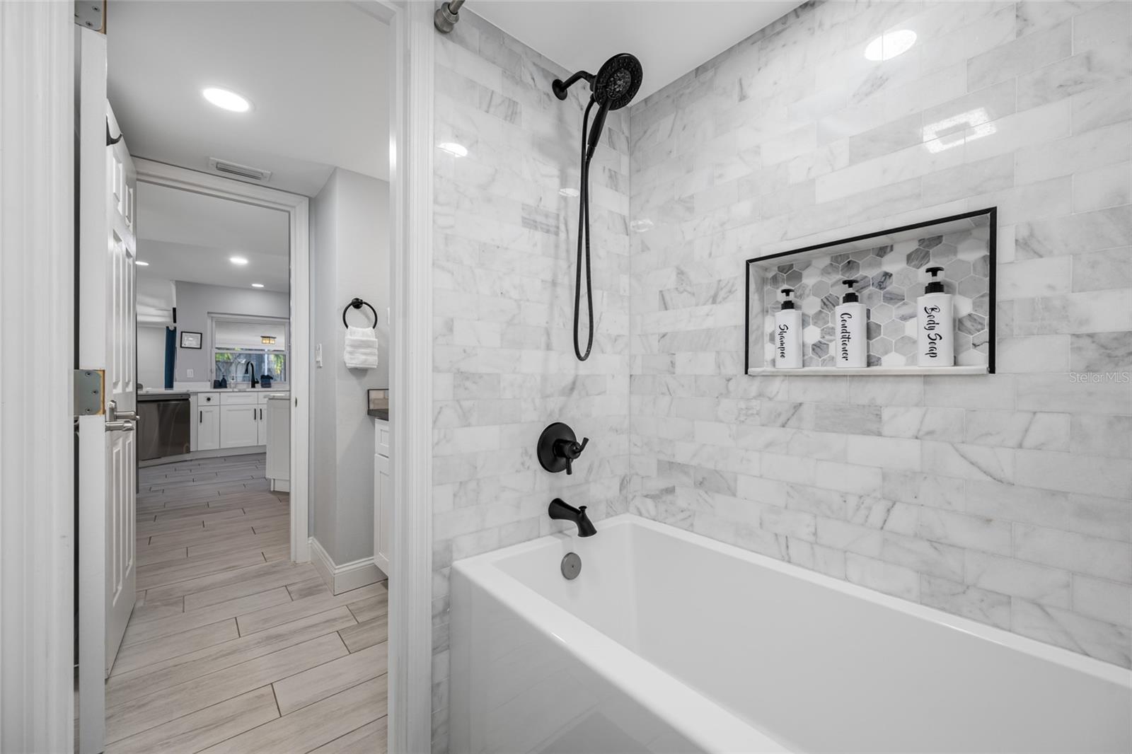 DEL ROBLES - Residential