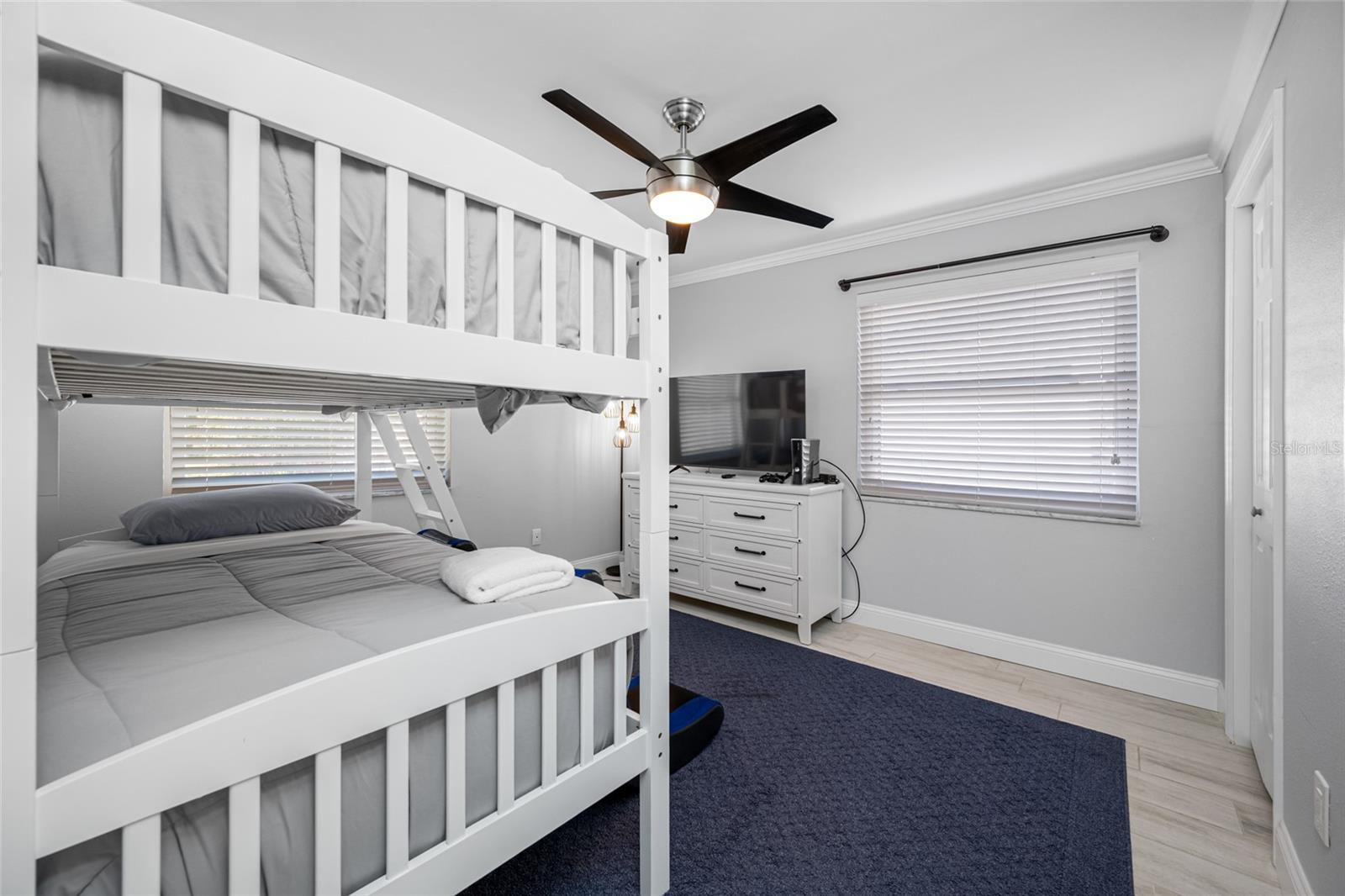 DEL ROBLES - Residential