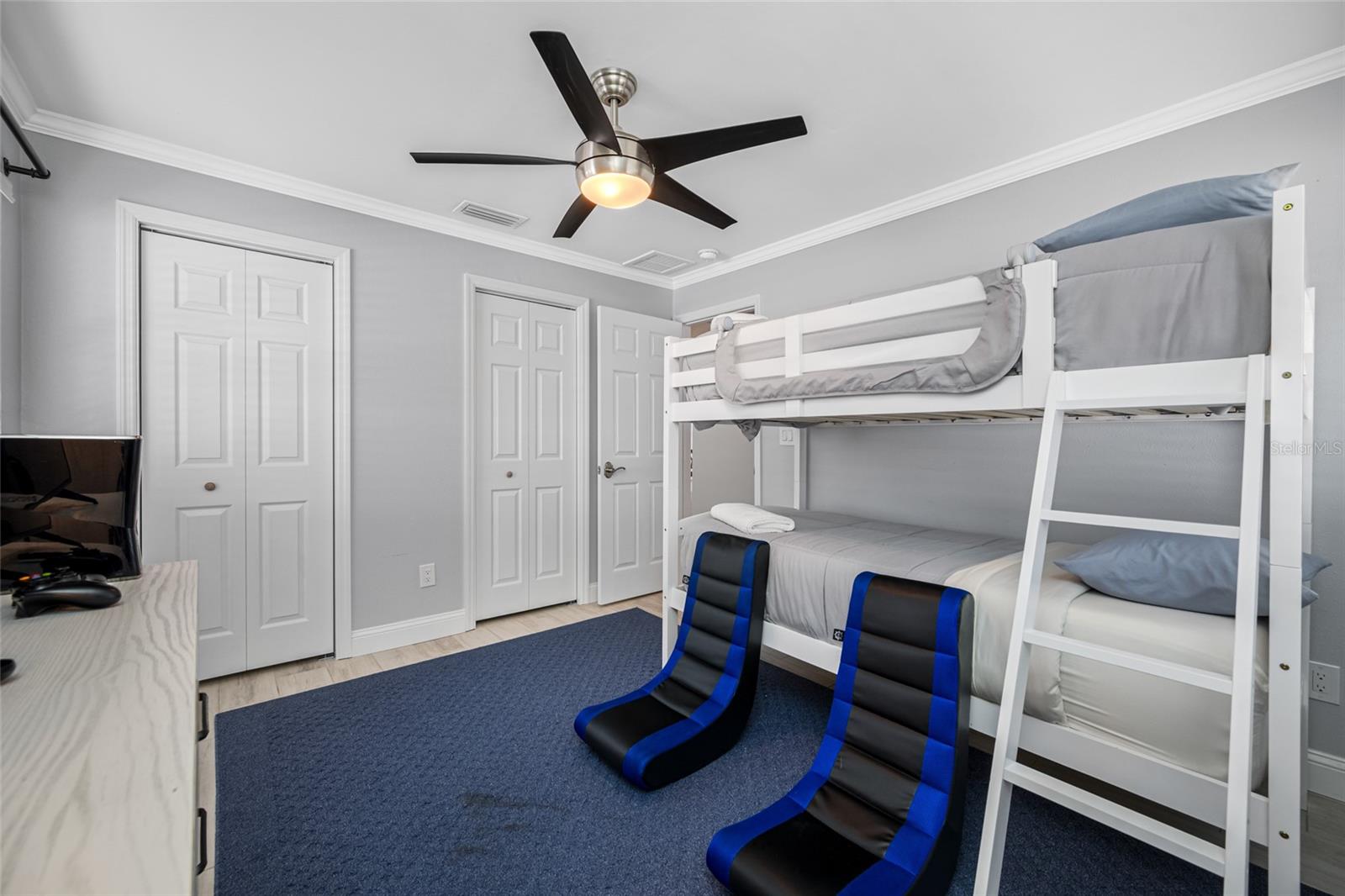 DEL ROBLES - Residential