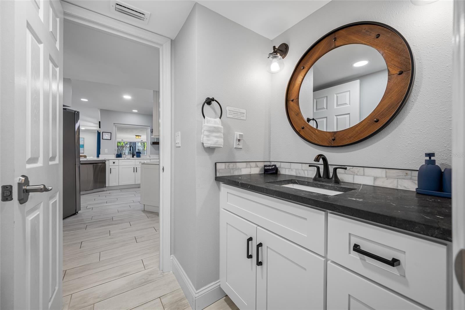 DEL ROBLES - Residential