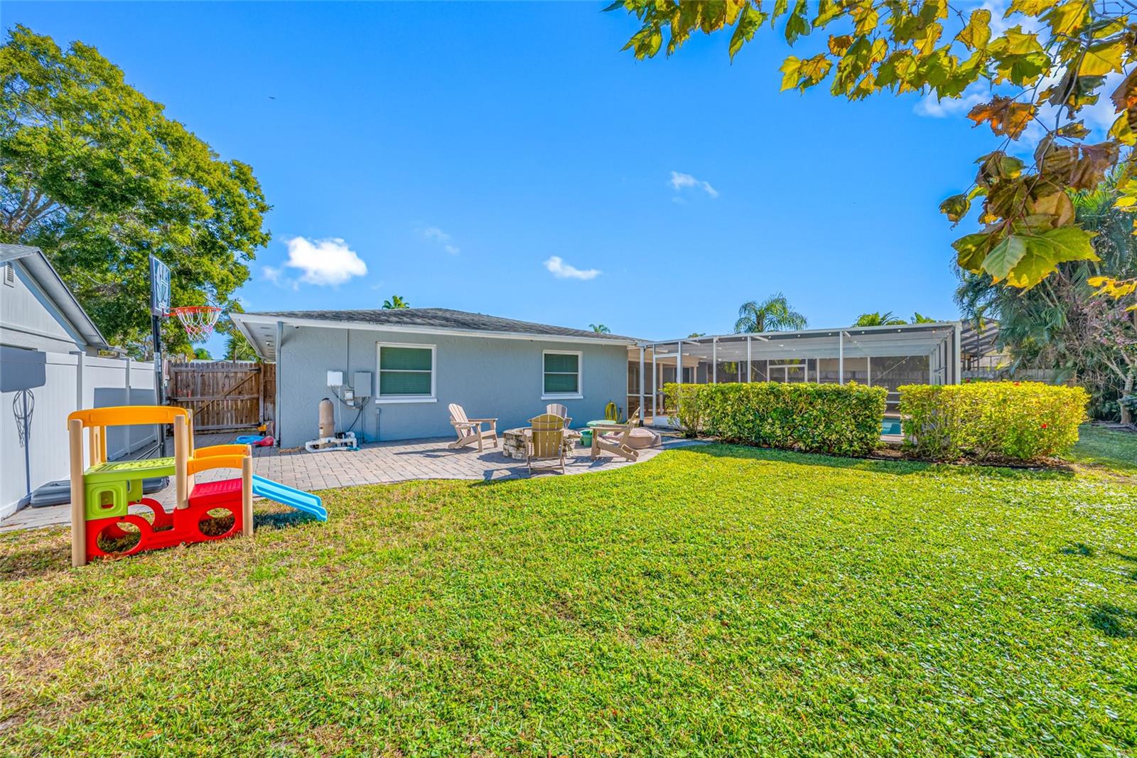 DEL ROBLES - Residential