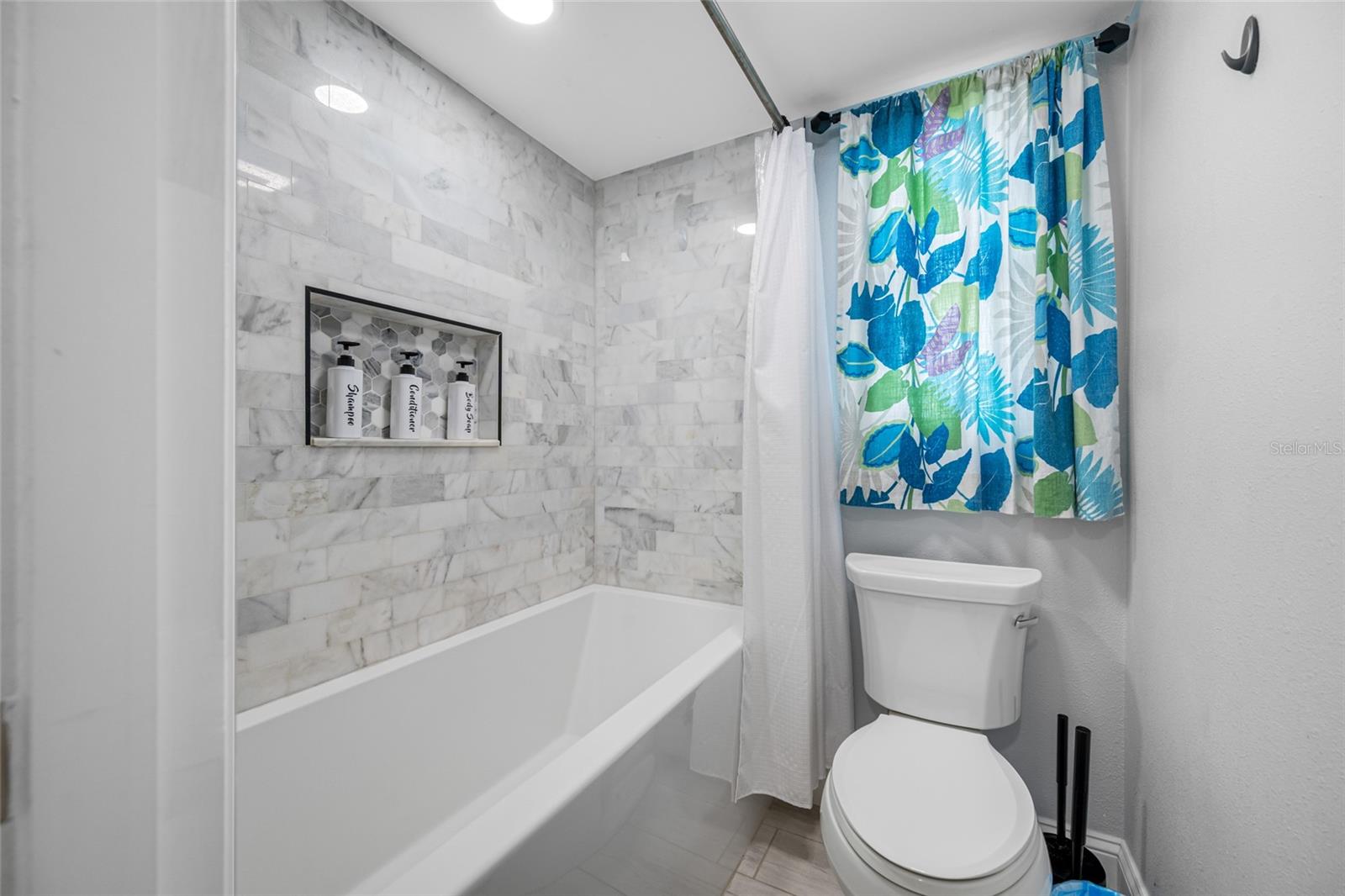 DEL ROBLES - Residential