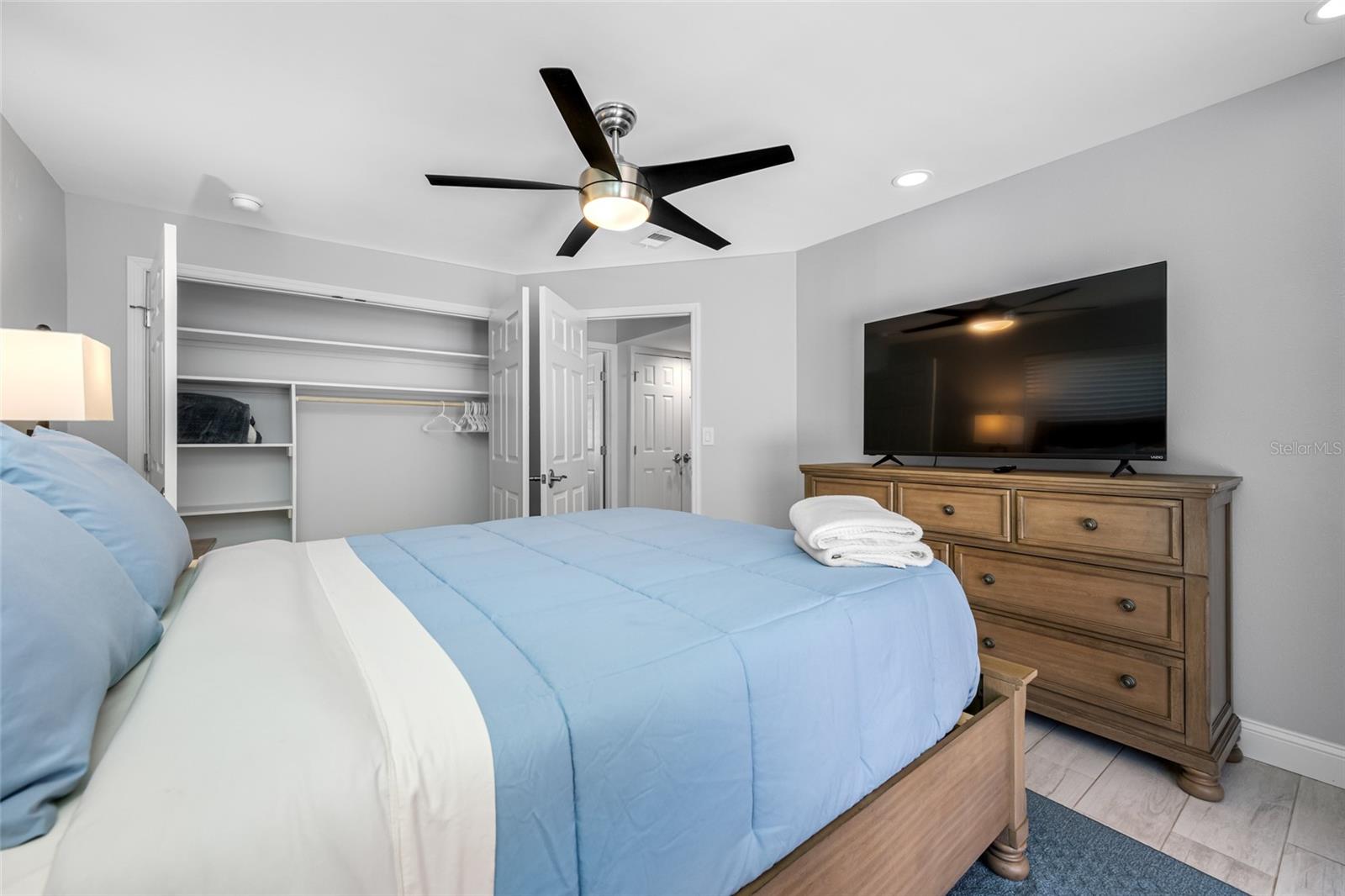 DEL ROBLES - Residential