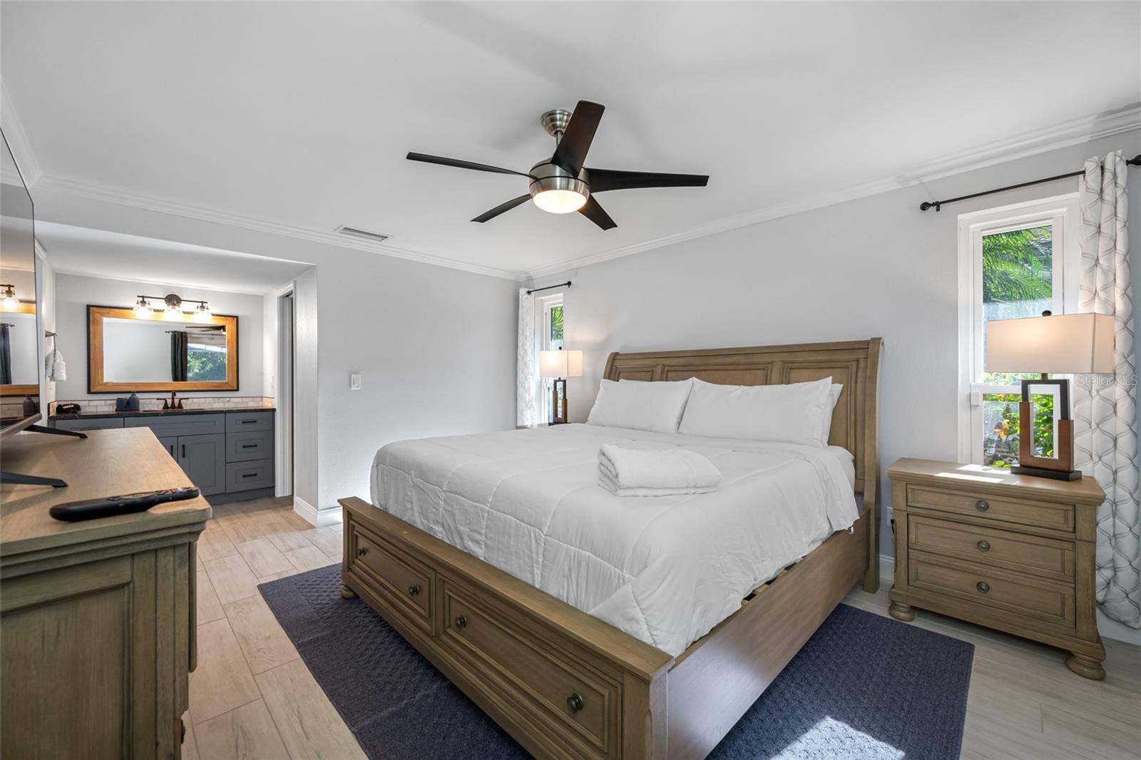 DEL ROBLES - Residential