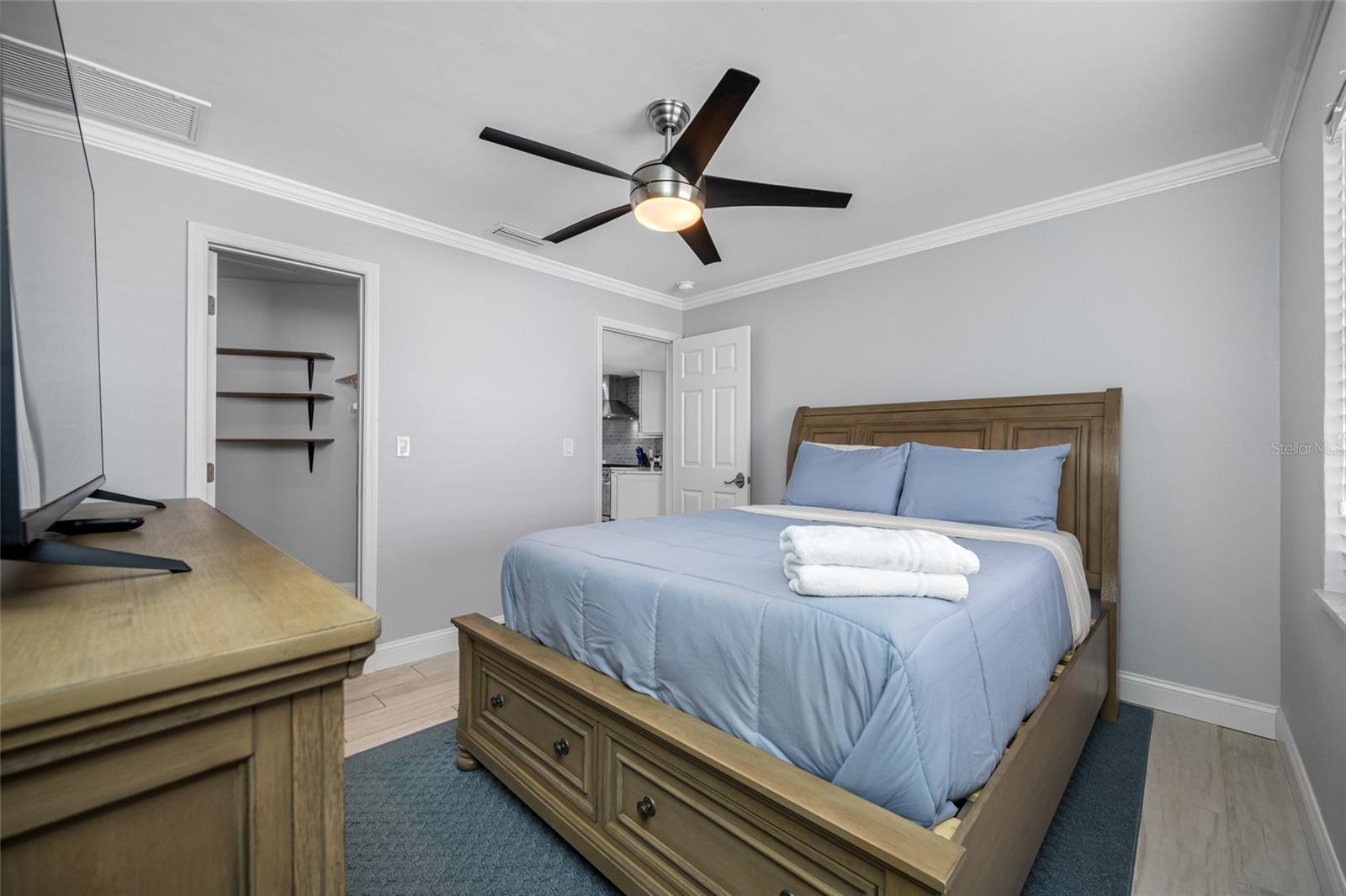 DEL ROBLES - Residential