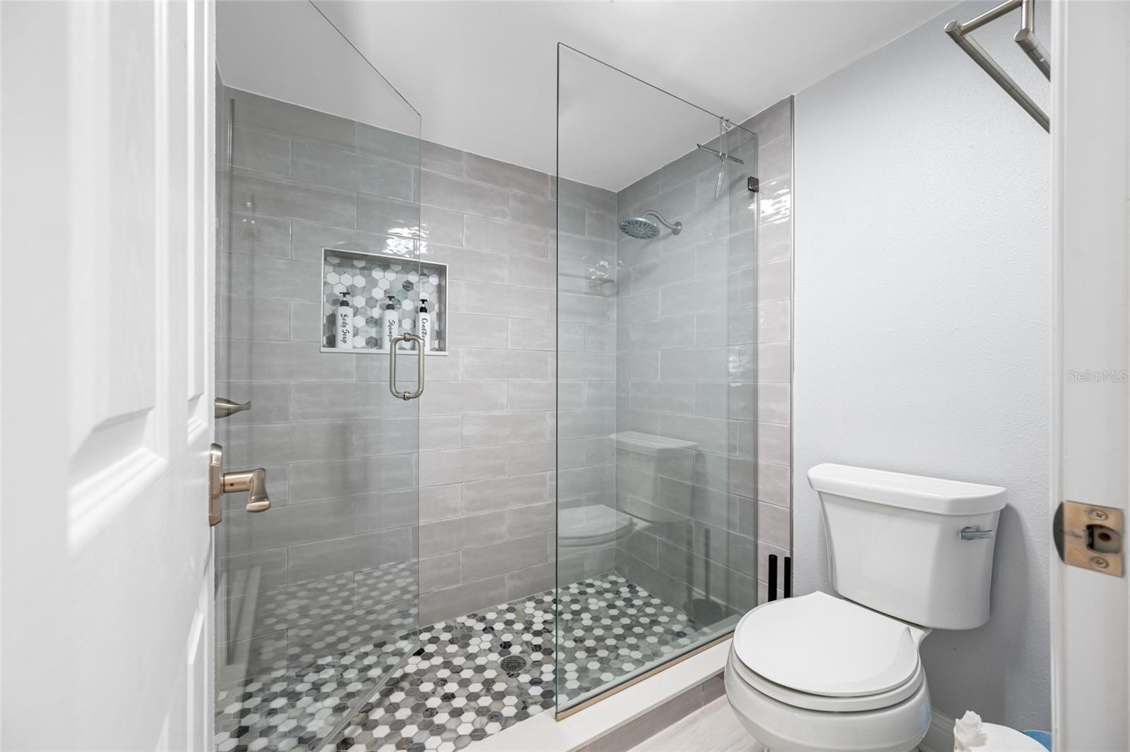 DEL ROBLES - Residential