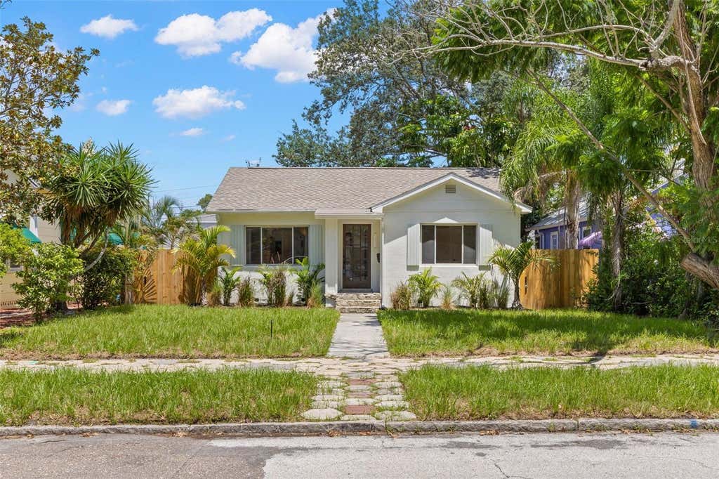 Photo of 1211 16th Avenue N, St Petersburg, FL 33704 (MLS # TB8508844)
