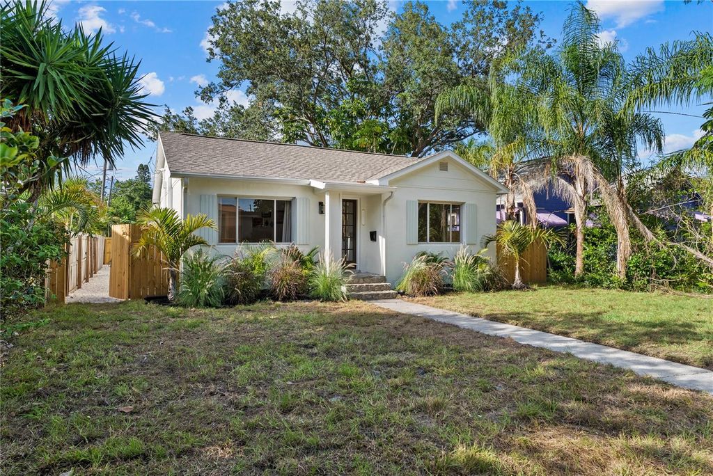 Photo of 1211 16th Avenue N, St Petersburg, FL 33704 (MLS # TB8508844)
