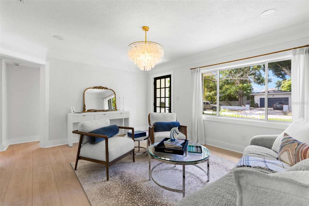 Photo of 1211 16th Avenue N, St Petersburg, FL 33704 (MLS # TB8508844)