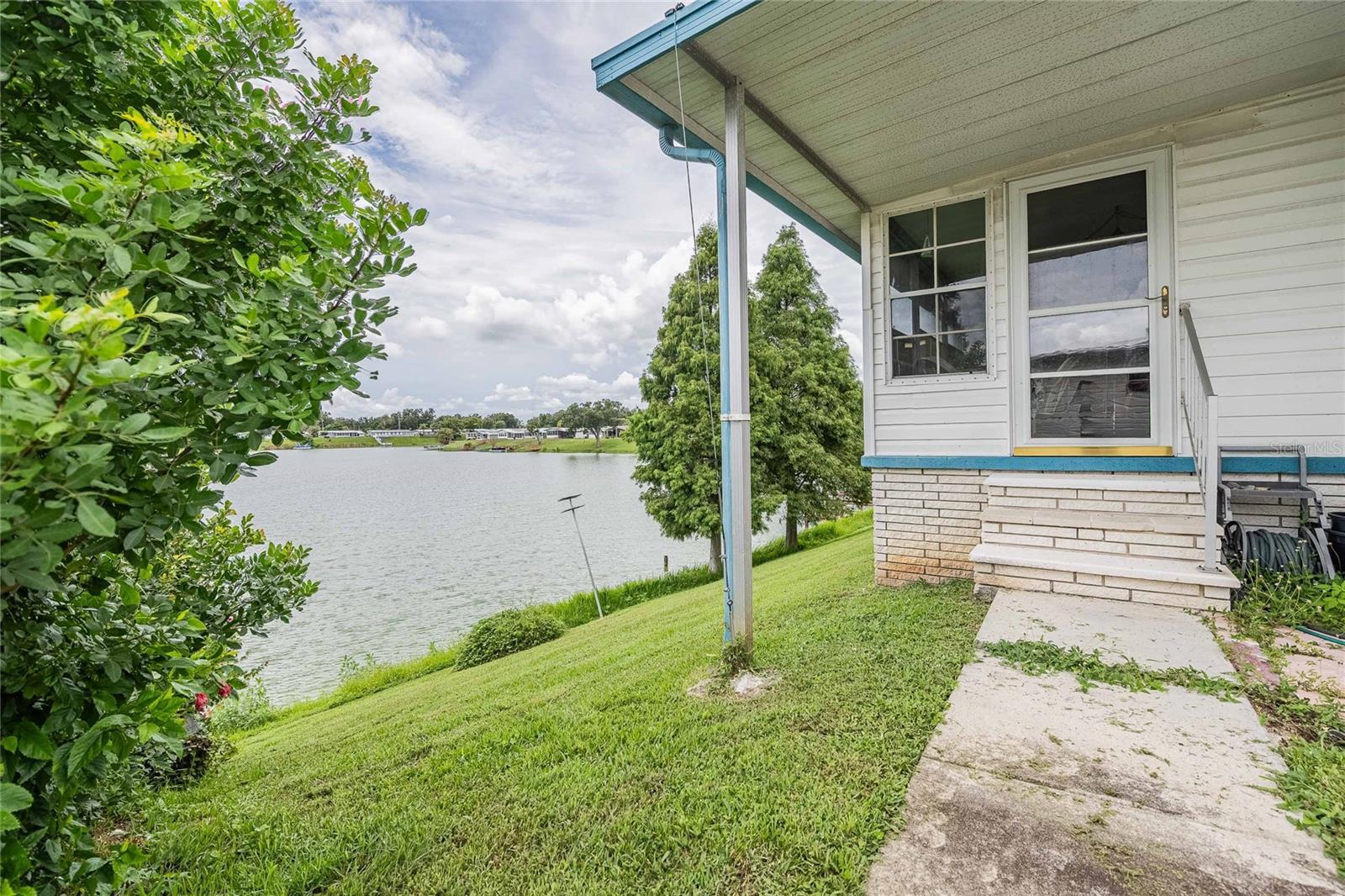 FLORAL LAKES - Residential