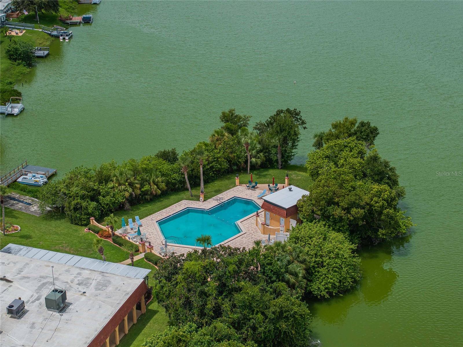 FLORAL LAKES - Residential