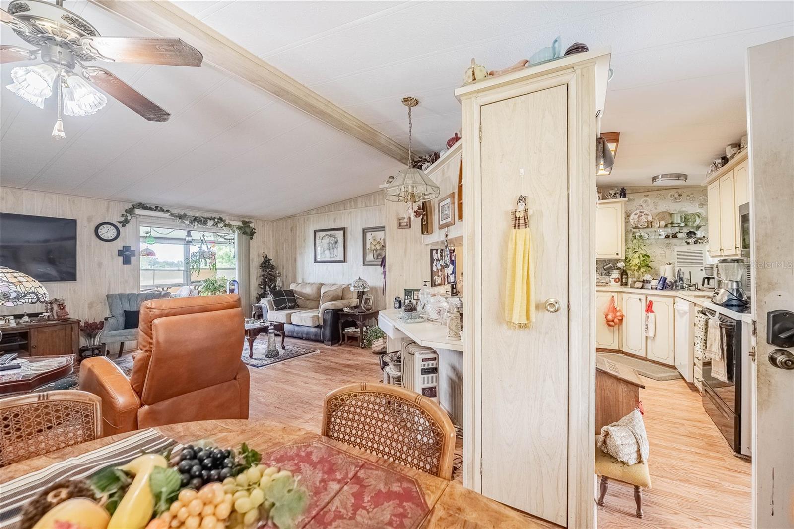 FLORAL LAKES - Residential