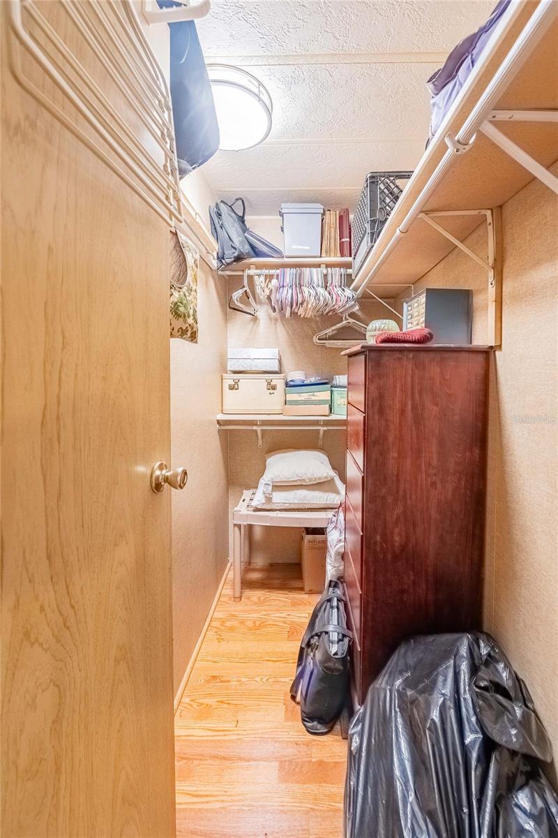 FLORAL LAKES - Residential