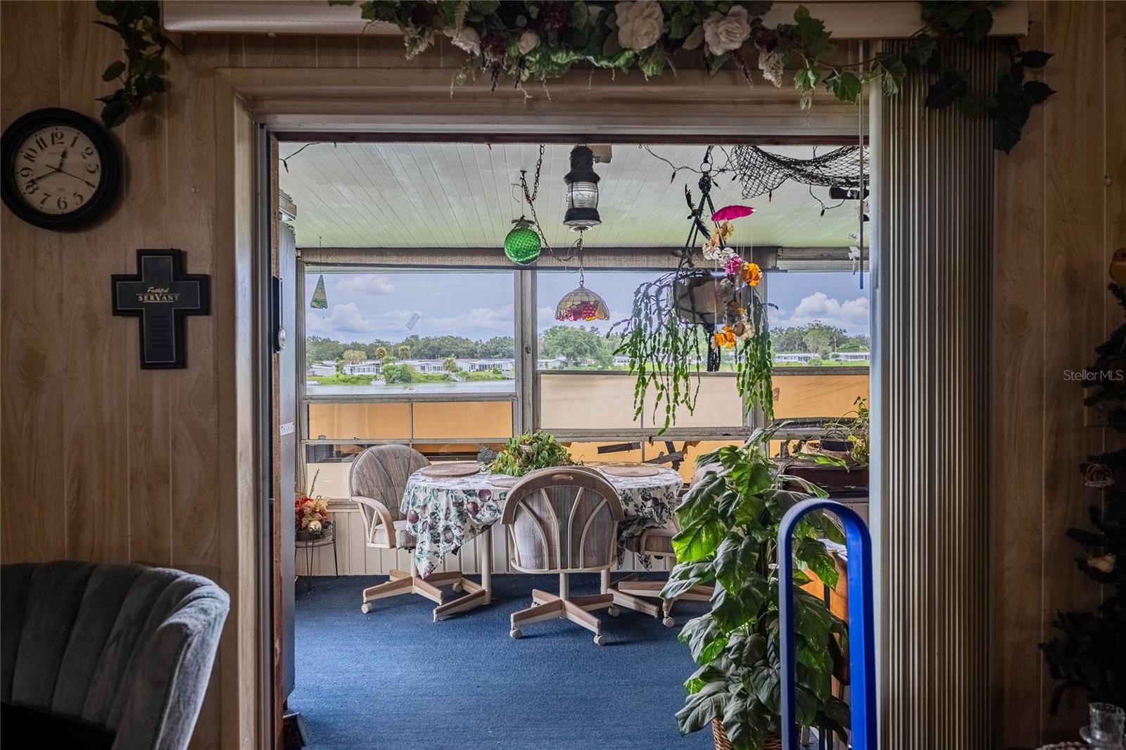 FLORAL LAKES - Residential