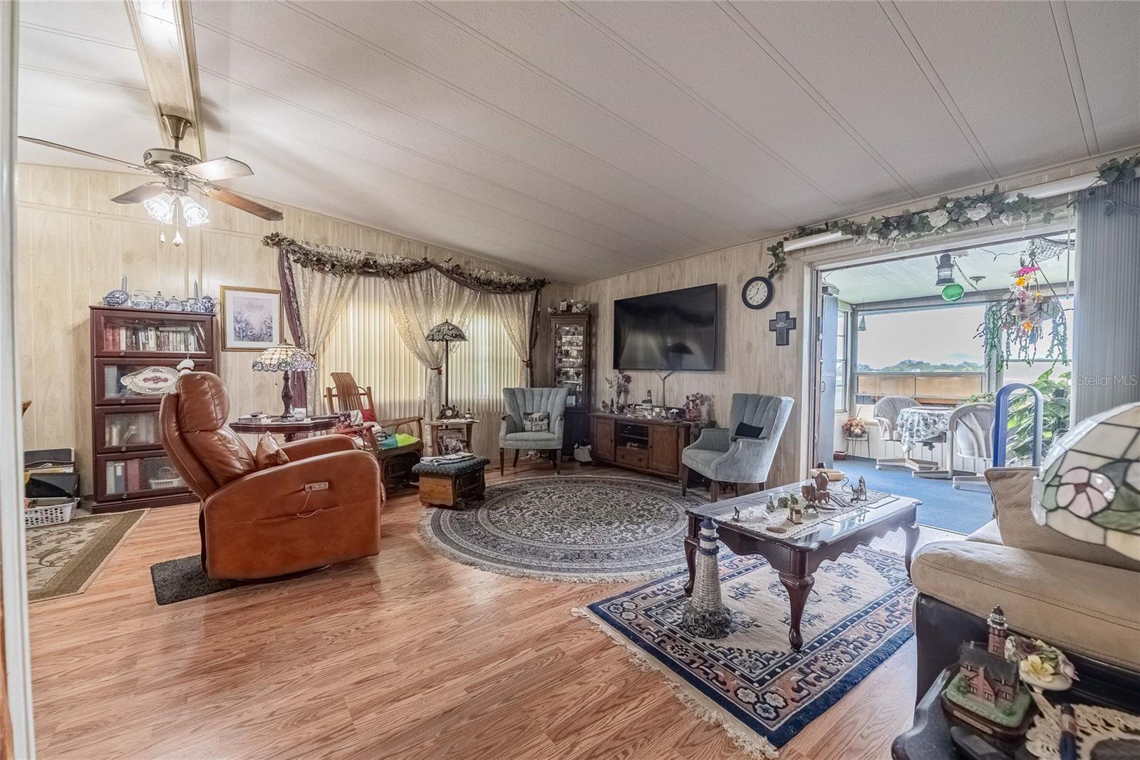 FLORAL LAKES - Residential