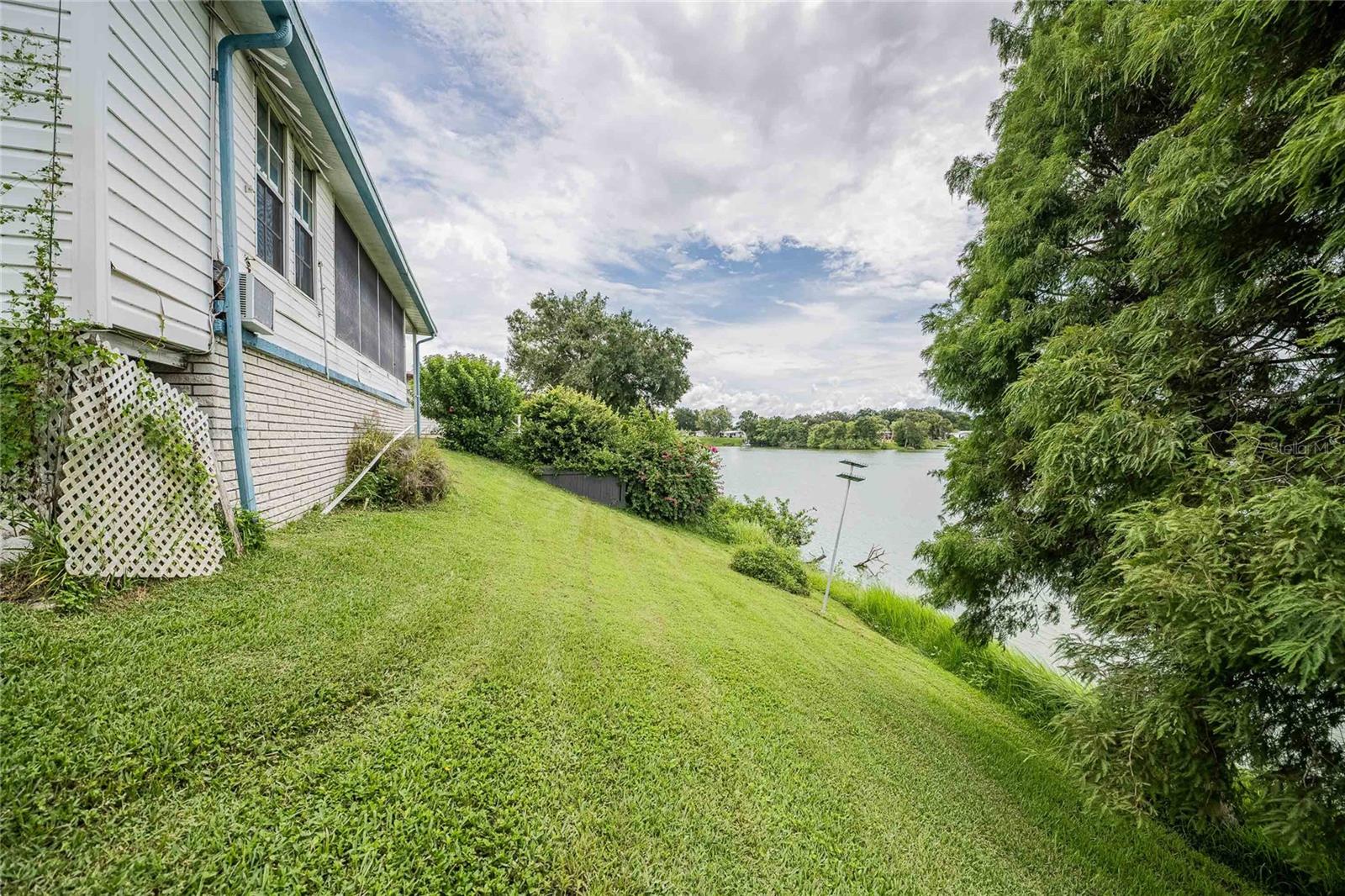 FLORAL LAKES - Residential