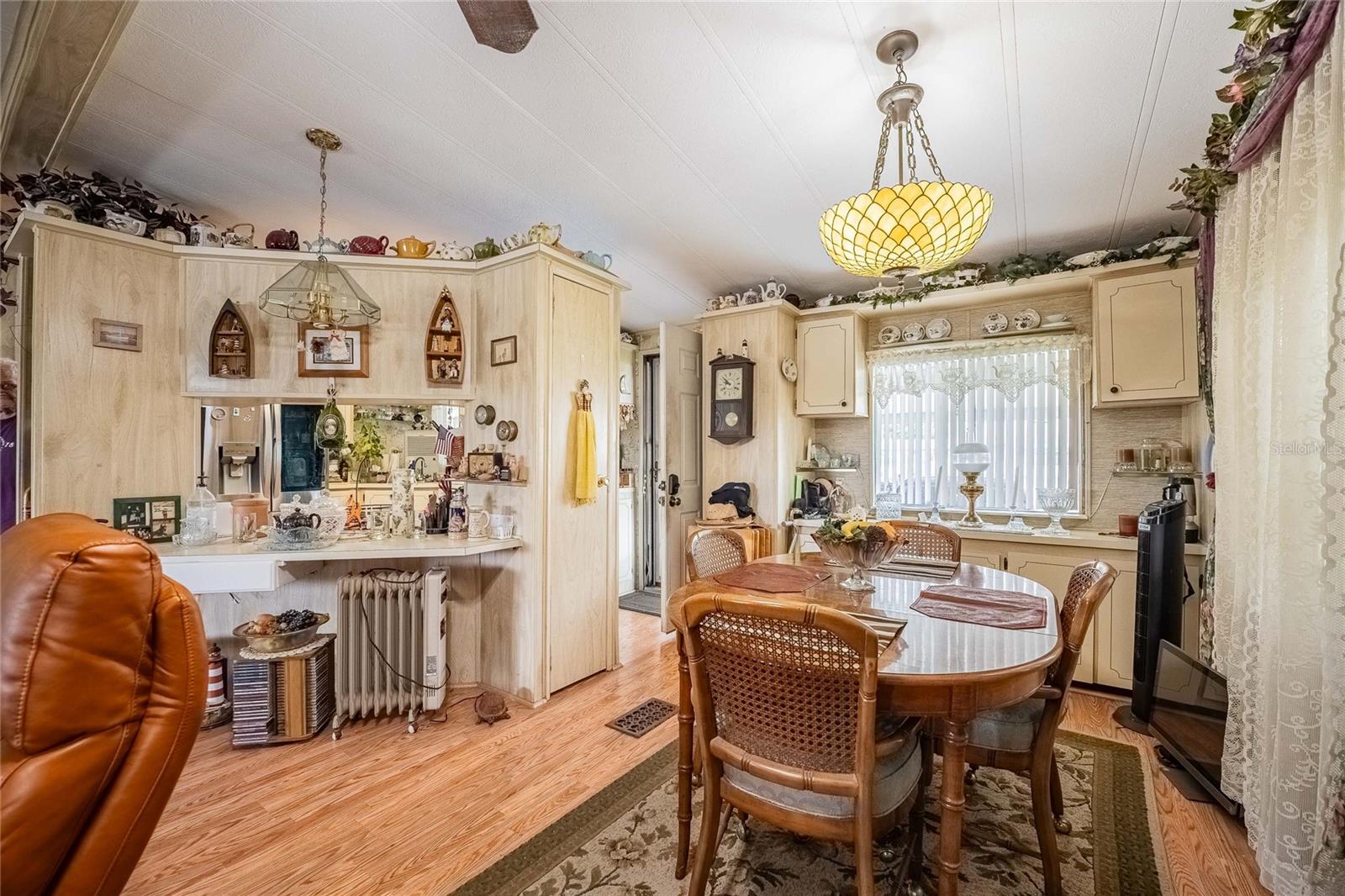 FLORAL LAKES - Residential