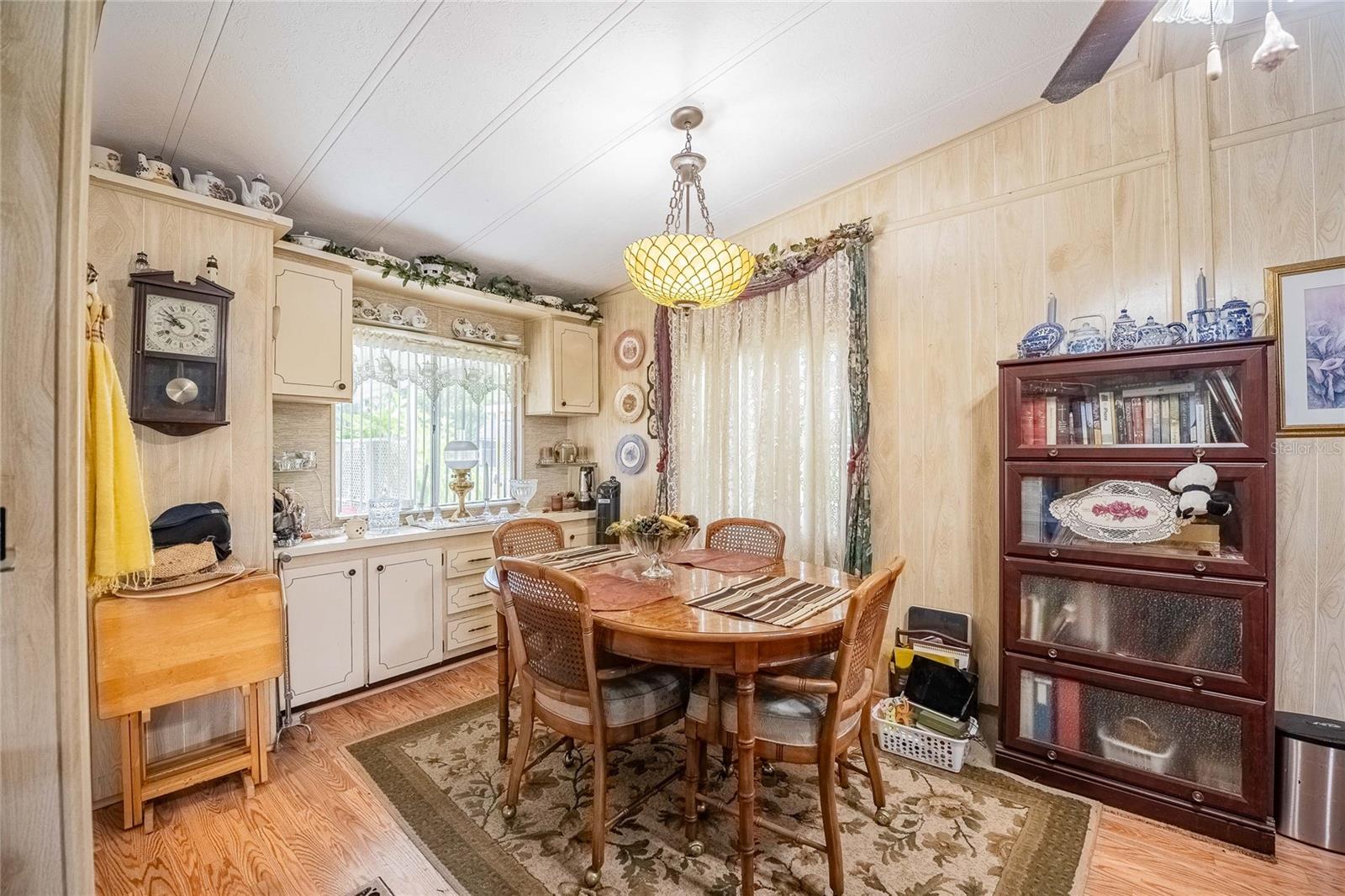 FLORAL LAKES - Residential